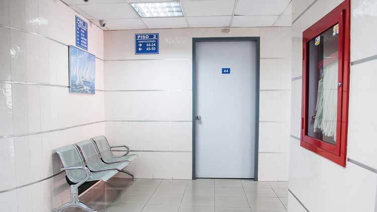 കു​വൈ​ത്തി​ൽ  സ്വ​കാ​ര്യ ക്ലി​നി​ക്കു​ക​ൾ  അ​ട​ക്കാ​ൻ നി​ർ​ദേ​ശം​