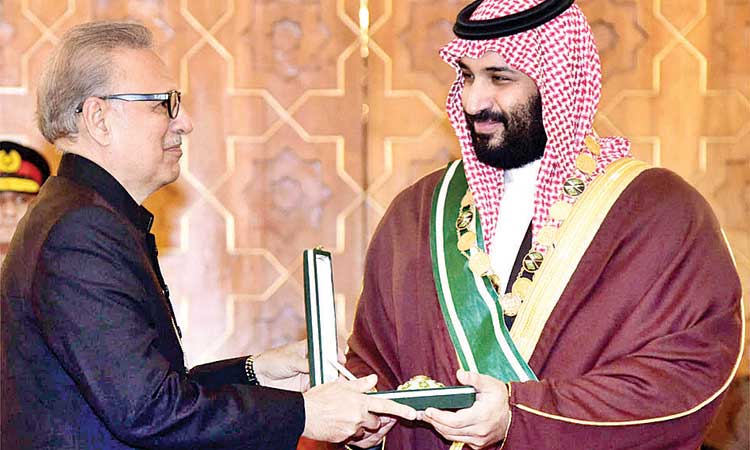 സൗ​ദി കി​രീ​ടാ​വ​കാ​ശി​ക്ക്​ സ്വ​ർ​ണ​ത്തോ​ക്ക്​ സ​മ്മാ​നി​ച്ച്​ പാ​കി​സ്​​താ​ൻ