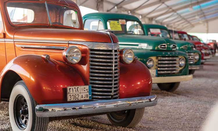 റിയാദിൽ പഴയ  പിക്കപ്പ്​ വാഹനങ്ങളുടെ പ്രദർശനം