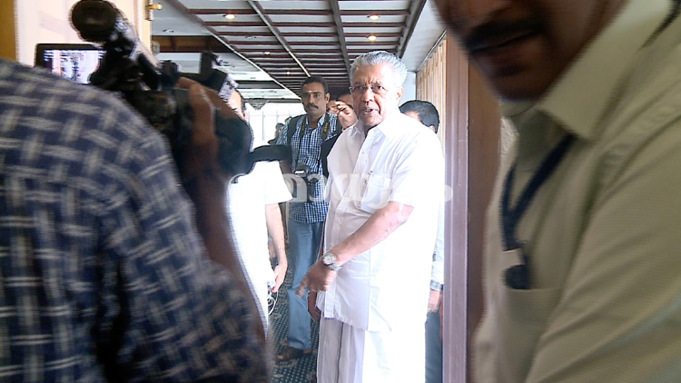 കടക്ക്​ പുറത്ത്​ വിവാദം: മുഖ്യമന്ത്രിയുടെ ഒാഫീസ്​ വിശദീകരണം തേടി