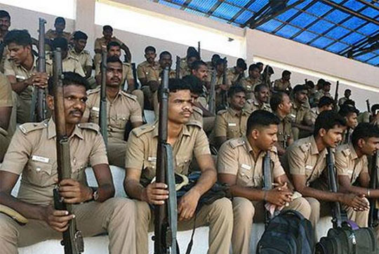 പൊലീസുകാരുടെ ദുരിതയാത്ര: തെരഞ്ഞെടുപ്പ് കമീഷനെതിരെ മുഖ്യമന്ത്രി