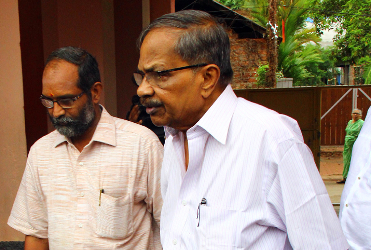 വോട്ട് പാഴാക്കാതെ പ്രമുഖ സാഹിത്യ -സാംസ്കാരിക പ്രവര്ത്തകര് വോട്ട് പാഴാക്കാതെ പ്രമുഖ സാഹിത്യ -സാംസ്കാരിക പ്രവര്ത്തകര്