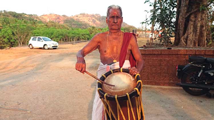 87​െൻ​റ നി​റ​വി​ലും കു​ട്ട​പൊ​തു​വാ​ൾ കൊ​ട്ടി​ക്ക​യ​റു​ക​യാ​ണ്