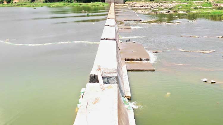 മ​ങ്ക​ര ത​ട​യ​ണ​  നി​ർ​മാ​ണം  പു​ന​രാ​രം​ഭി​ച്ചു