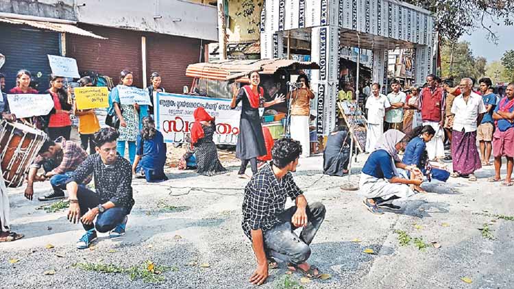 ദുരിതം തിന്ന് ജീവിക്കാൻ ഞങ്ങൾക്കാവില്ല
