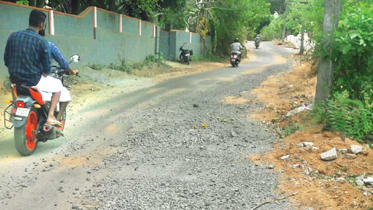 പണിതിട്ടും പണിതിട്ടും തീരാതെ...