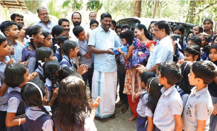 ചങ്കുകൾക്ക്​  സാ​ന്ത്വ​നം  പ​ക​രാ​ൻ ച​ങ്ങാ​തി​ക്കൂ​ട്ടമെത്തി