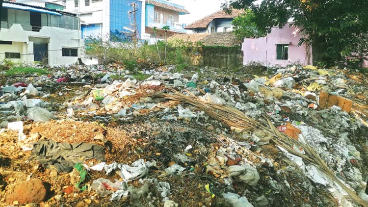 നഗരം വി​​ട്ടൊ​ഴി​യാ​തെ മാ​ലി​ന്യ​പ്ര​തി​സ​ന്ധി