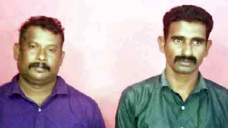 ക​ണ്ണി​ൽ മു​ള​കു​പൊ​ടി വി​ത​റി കാ​ർ ത​ട്ടി​യ കേ​സി​ൽ ര​ണ്ടു​​പേ​ർ അ​റ​സ്​​റ്റി​ൽ