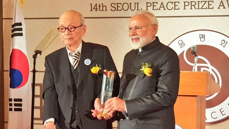 സോൾ സമാധാന പുരസ്​കാരം ഏറ്റുവാങ്ങി മോദി
