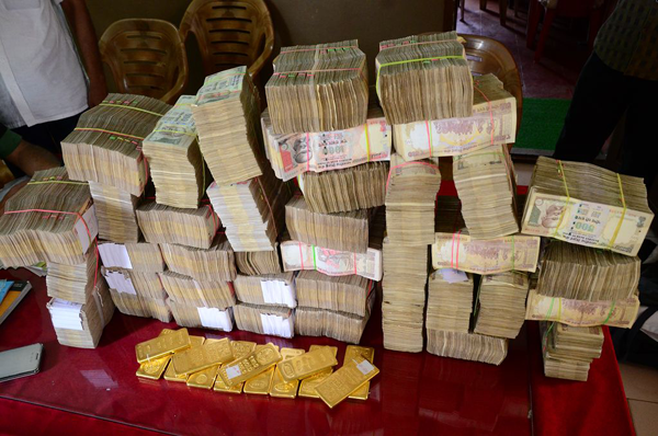 പെരിന്തല്‍മണ്ണയില്‍ 2.89 കോടിയുടെ കുഴല്‍പ്പണവും 13 കിലോ തങ്കക്കട്ടിയും പിടികൂടി