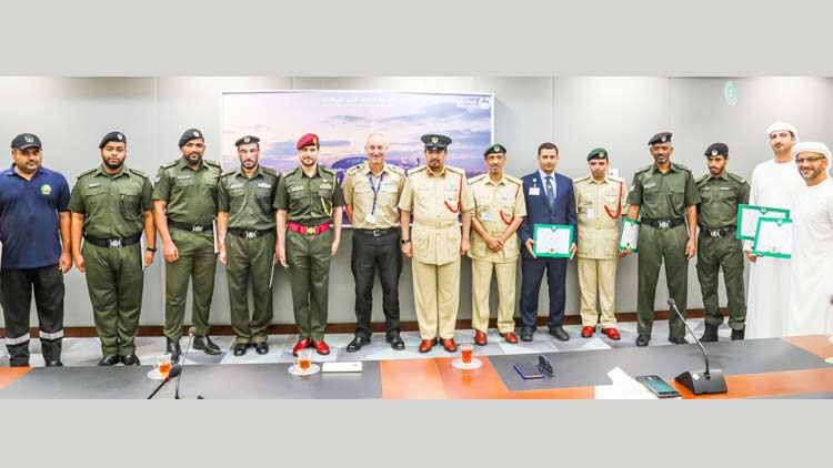 വിമാനത്താവളത്തിൽ തീ പിടിത്ത രക്ഷാ പ്രവർത്തനം നടത്തിയ ഉദ്യോഗസ്​ഥർക്ക്​ ആദരം