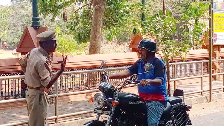 യാത്ര നിയന്ത്രണം: പൊലീസ് പാസിൽനിന്ന് കൂടുതല്‍ വിഭാഗക്കാരെ ഒഴിവാക്കി