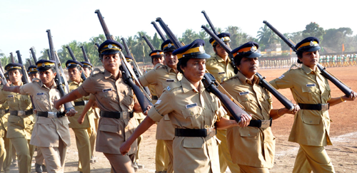 പൊലീസില്‍ പ്രത്യേകം വിഭാഗങ്ങള്‍ രൂപവത്കരിക്കല്‍: സര്‍ക്കാര്‍ റിപ്പോര്‍ട്ട് നല്‍കണമെന്ന് ഹൈകോടതി