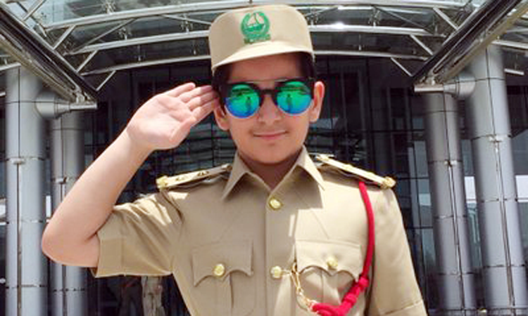 ​എട്ടുവയസുകാരന്​ കാക്കിക്കുപ്പായം വേണമെന്ന്​ മോഹം; സഫലമാക്കി ദുബൈ പൊലീസ്​ 