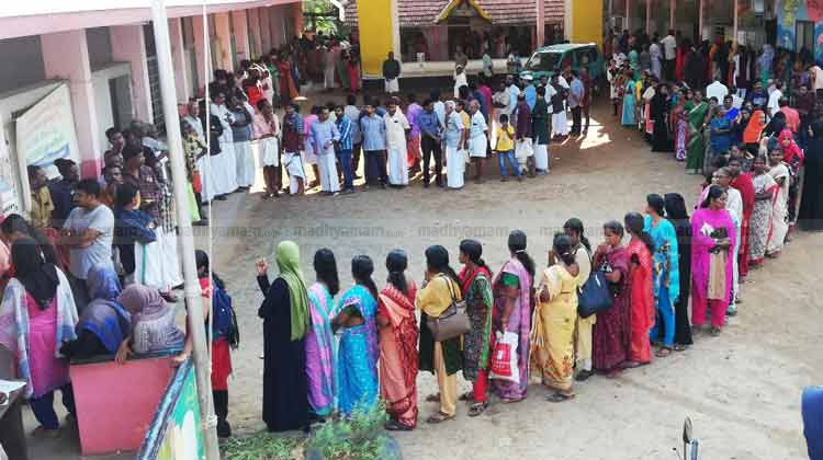 polling-booth-crowd