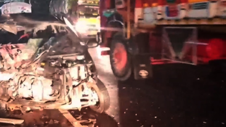 മലപ്പുറത്ത്​ കാറും ലോറിയും കൂട്ടിയിടിച്ച്​ മൂന്ന്​ മരണം