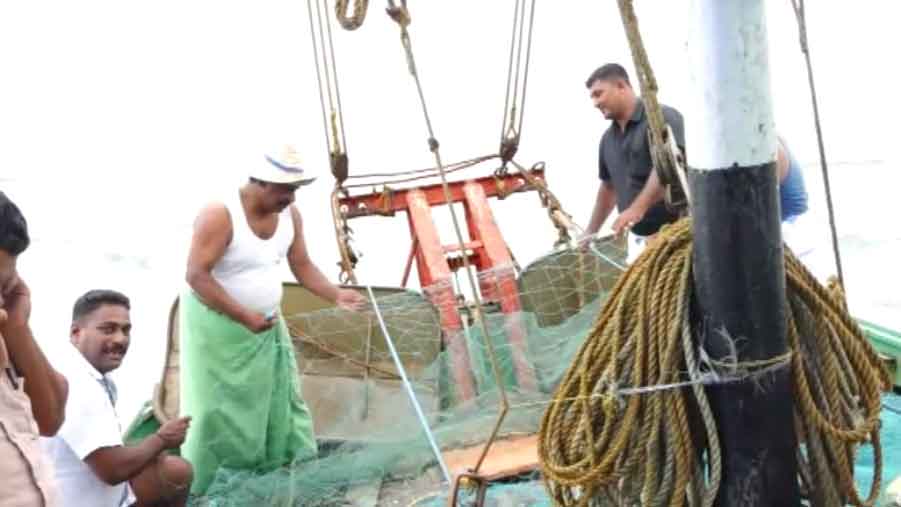കടലോളം വലുതാണ്​ അവർക്ക്​ വോട്ട്​  -VIDEO