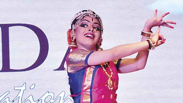 നടനവൈഭവത്തിലൂടെ നേട്ടങ്ങളുടെ നെറുകയിലേറി പൂജ സന്തോഷ്