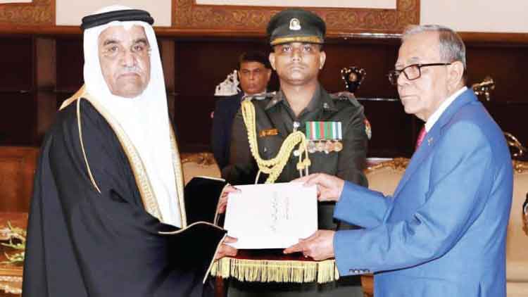 ബഹ്റൈന്‍ അംബാസഡറില്‍ നിന്ന്​ ബംഗ്ലാദേശ് പ്രസിഡൻറ്​ നിയമന രേഖകള്‍ സ്വീകരിച്ചു