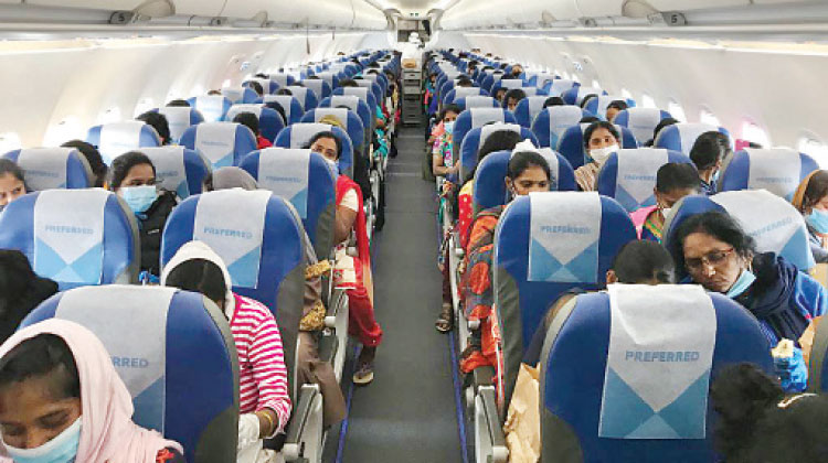 പൊതുമാപ്പ്: ഇന്ത്യക്കാരുടെ ആദ്യസംഘം യാത്രയായി പൊതുമാപ്പ്: ഇന്ത്യക്കാരുടെ ആദ്യസംഘം യാത്രയായി