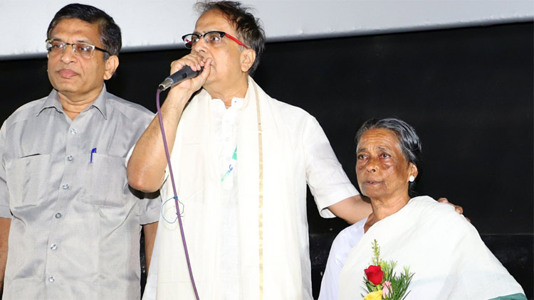 തീരാദുഃഖം തിരശ്ശീലയിൽ കാണാൻ പ്രഭാവതിയമ്മയെത്തി