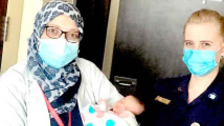 ഷാർജയിൽ കാറിൽ യുവതിക്ക് സുഖപ്രസവം