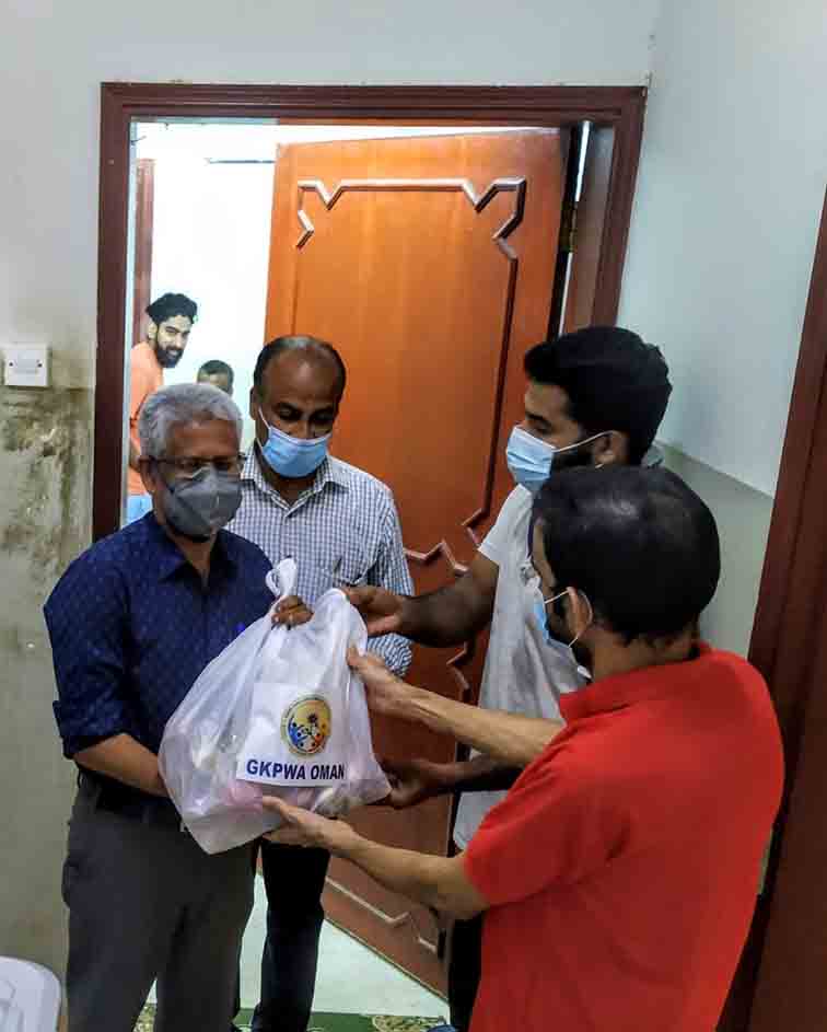 ഗ്ലോബൽ കേരള പ്രവാസി വെൽഫെയർ അസോസിയേഷൻ ഭക്ഷണകിറ്റുകൾ വിതരണം ചെയ്​തു