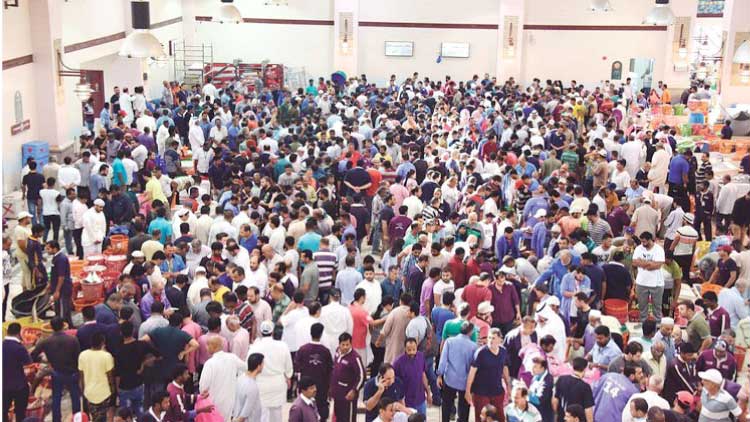 ഏ​ഴു​മാ​സ​ത്തി​ന്​ ശേ​ഷം ചെ​മ്മീ​ൻ എ​ത്തി; മ​ത്സ്യ​വി​പ​ണ​യി​ൽ തി​ര​ക്ക്​