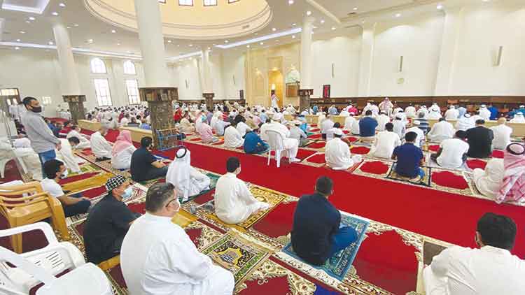 കുവൈത്തിൽ വിശ്വാസികൾക്ക് ഏറെനാളിന് ശേഷം ജുമുഅയുടെ നിർവൃതി കുവൈത്തിൽ വിശ്വാസികൾക്ക് ഏറെനാളിന് ശേഷം ജുമുഅയുടെ നിർവൃതി