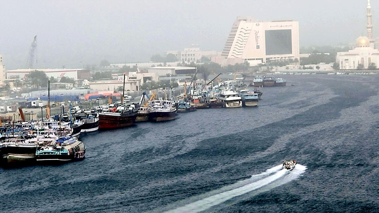 വിണ്ണില്‍ മഴക്കാറുദിച്ചപ്പോള്‍ മണ്ണില്‍ പൊടിപൂരം