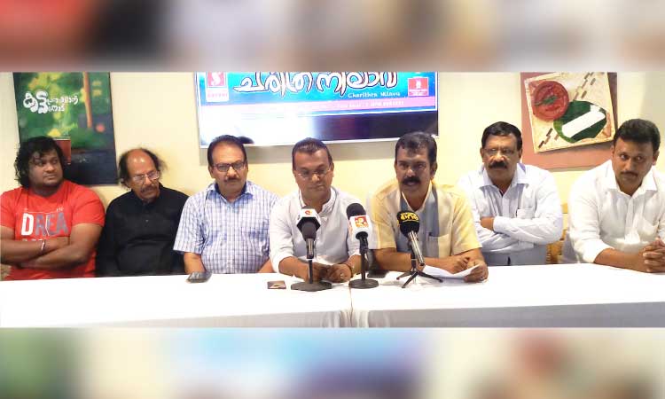 വാ​​രി​​യ​​ന്‍ കു​​ന്ന​​ത്തി​െ​ൻ​റ ജീ​​വി​​ത​​ ക​​ഥ​യു​മാ​യി ‘ച​​രി​​ത്ര നി​​ലാ​​വ്’ ഇ​​ന്ന്