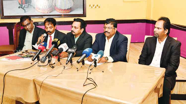 ഒമാൻ നിലാവ് സാംസ്കാരിക പരിപാടി ആഗസ്റ്റ് 16ന് ഏക് താ പ്രവാസി ഒമാൻ പുരസ്കാരങ്ങളും പ്രഖ്യാപിച്ചു ഒമാൻ നിലാവ് സാംസ്കാരിക പരിപാടി ആഗസ്റ്റ് 16ന് ഏക് താ പ്രവാസി ഒമാൻ പുരസ്കാരങ്ങളും പ്രഖ്യാപിച്ചു