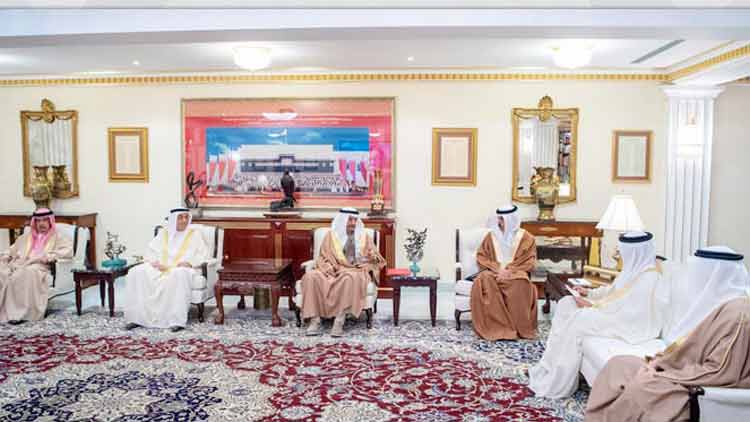 പ്ര​ധാ​ന​മ​ന്ത്രി വി​വി​ധ മ​ന്ത്രി​മാ​രു​മാ​യി കൂ​ടി​ക്കാ​ഴ്ച ന​ട​ത്തി