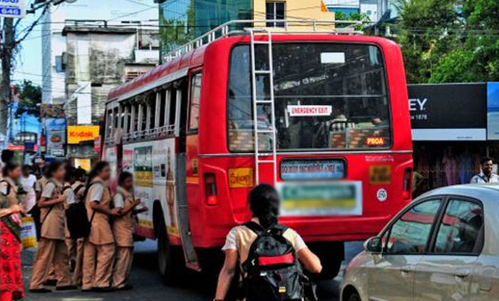നല്ല നടപ്പിലും നന്നാകാതെ ബസ് ജീവനക്കാർ; മൂന്നാംക്ലാസുകാരനെ ഇറക്കിയത്​ രണ്ട്​ കിലോമീറ്റർ അകലെ