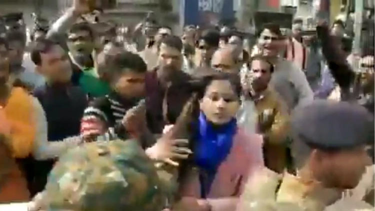 ബി.ജെ.പി പ്രവർത്തകർ ഡെപ്യൂട്ടി കലക്​ടറെ കൈയേറ്റം ചെയ്​തു; ഒരാൾ അറസ്​റ്റിൽ