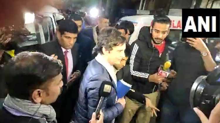 രാവുറങ്ങാതെ വിദ്യാർഥി പ്രതിഷേധം; പിന്തുണയുമായി നേതാക്കളും