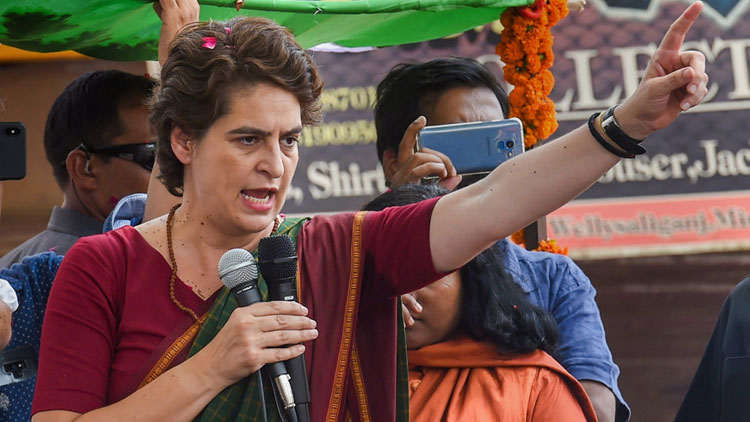 ഇന്ത്യ ഇപ്പോഴും ജനാധിപത്യ രാജ്യമാണെന്ന് മോദിയും അമിത്ഷായും വിശ്വസിക്കുന്നുണ്ടോ? -പ്രിയങ്ക ഇന്ത്യ ഇപ്പോഴും ജനാധിപത്യ രാജ്യമാണെന്ന് മോദിയും അമിത്ഷായും വിശ്വസിക്കുന്നുണ്ടോ? -പ്രിയങ്ക