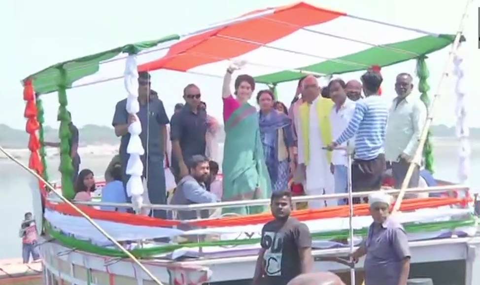 മോദിക്ക്​ മറുപടിയുമായി ബോട്ട് യാത്ര; ഗംഗയുടെ ആത്മാവിൽ തൊട്ട് പ്രിയങ്ക