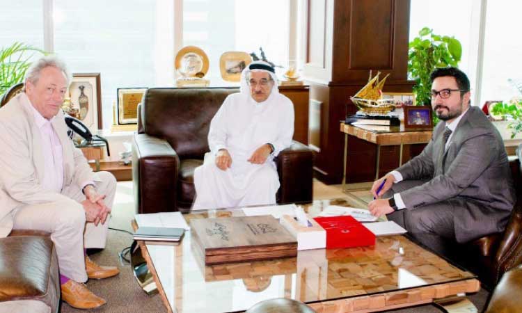 പ്ര​ഫ. ജോ​ൺ ആ​ഷ്​​ട​ണു​മാ​യി കൂ​ടി​ക്കാ​ഴ്​​ച ന​ട​ത്തി