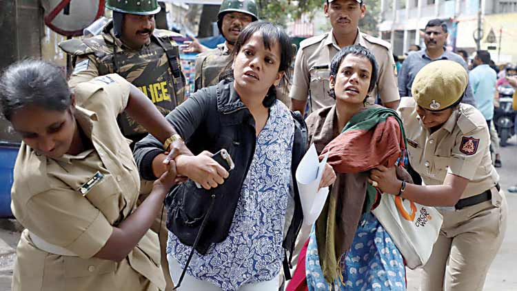 തെരുവ്​ യുദ്ധക്കളം :കർണാടകക്ക്​ കറുത്ത ദിനം