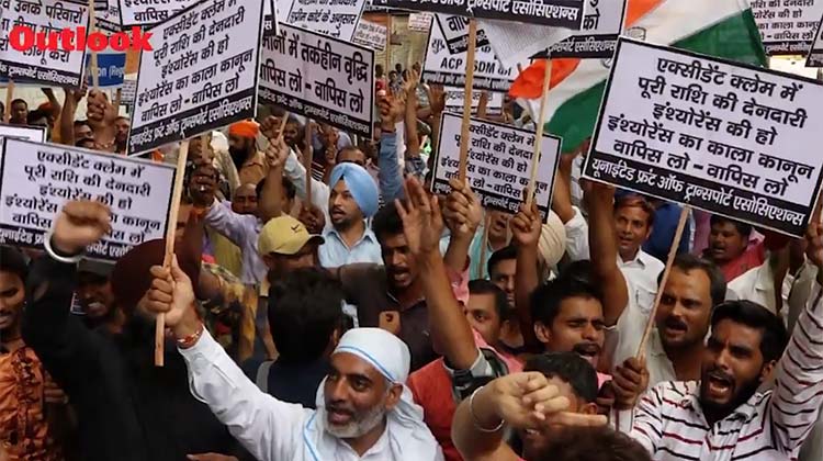 മോട്ടാർ വാഹന നിയമത്തിനെതിരെ വ്യാ​​ഴാ​​ഴ്ച  ഡ​​ൽ​​ഹി​​യി​​ൽ പ​​ണി​​മു​​ട​​ക്ക്