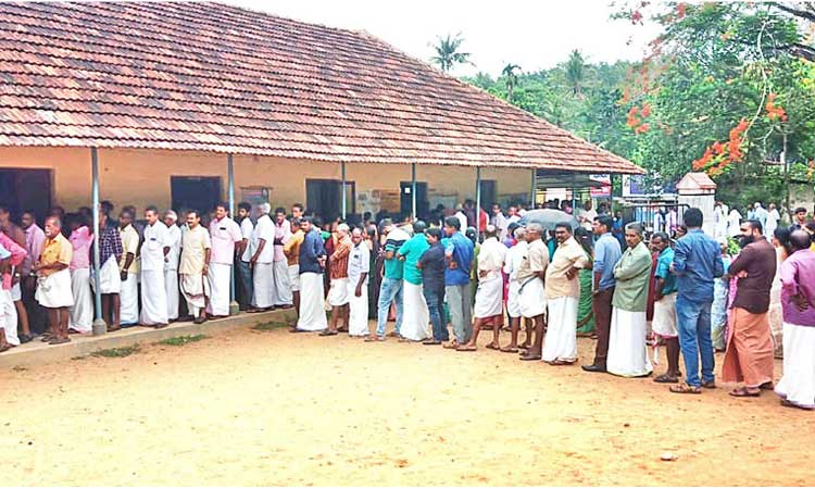 വോട്ടാവേശം വാനോളം; പോളിങും