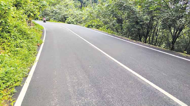 വെണ്ണിക്കുളം-തടിയൂര്‍-റാന്നി റോഡില്‍ അപകടം പതിയിരിക്കുന്നു