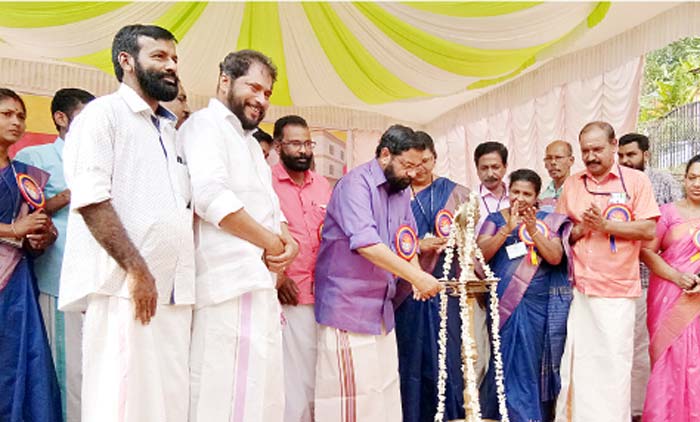 വീടില്ലാത്ത മുഴുവൻ ആളുകൾക്കും സർക്കാർ വീട്​ നൽകും–കടകംപള്ളി