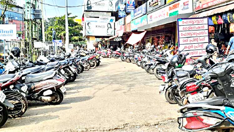 ബസ്​സ്​റ്റാൻഡിലെ കൈയേറ്റങ്ങൾ ഒഴിപ്പിക്കുന്നു