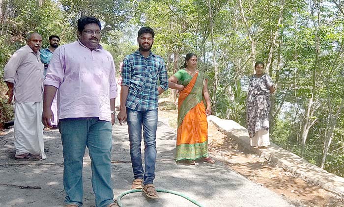 നിർമാണത്തിൽ അപാകതയെന്ന്; നാട്ടുകാർ റോഡ്​ പണി തടഞ്ഞു