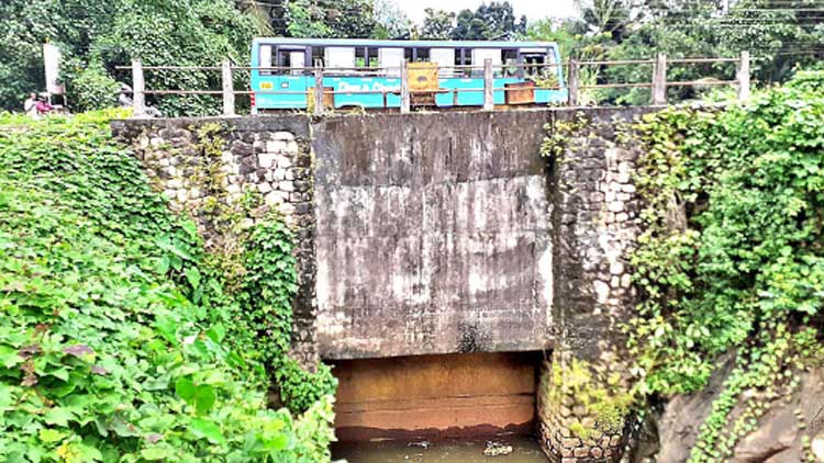 കറ്റോട് ചീപ്പ് തുരുമ്പെടുത്ത് നശിക്കുന്നു