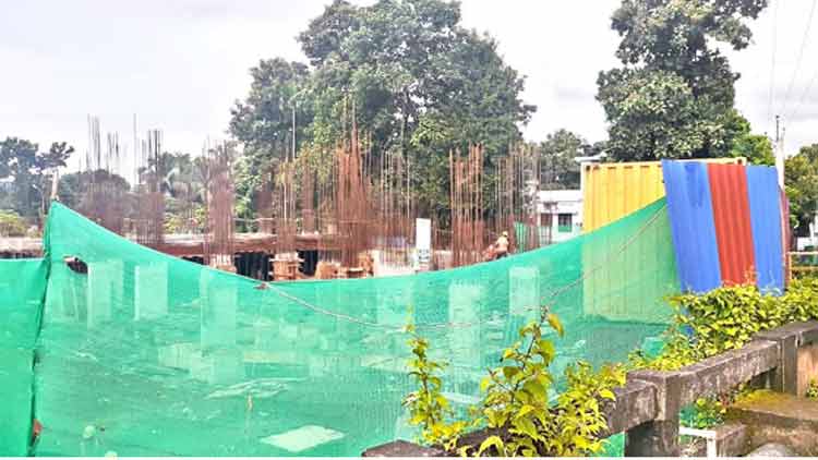 പത്തനംതിട്ട നഗരമധ്യത്ത്​ അനധികൃത ഫ്ലാറ്റ്​ നിർമാണം