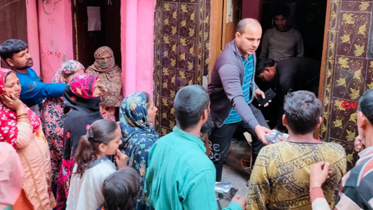 ഡൽഹി കലാപബാധിതരെ അന്നമൂട്ടി ‘പൊതു അടുക്കള’ ഡൽഹി കലാപബാധിതരെ അന്നമൂട്ടി ‘പൊതു അടുക്കള’